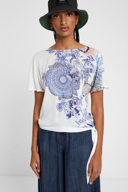 Camiseta estampado floral desigual