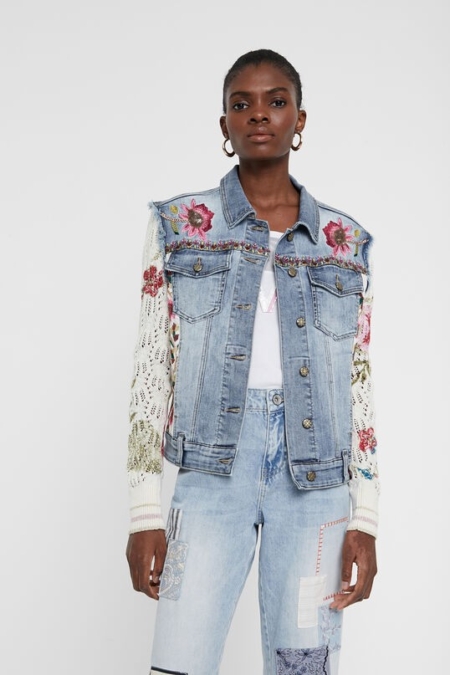 Es un look que siempre se reinventa. Con una chaqueta vaquera siempre conseguirás una prenda de entretiempo