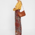 Siguen siendo una tendencia que no falla. Esta falda larga con estampado media naranja étnico-africano