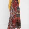 Siguen siendo una tendencia que no falla. Esta falda larga con estampado media naranja étnico-africano