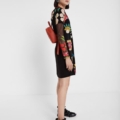 Vestido camisetero floral Desigual