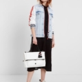 Bolso cuadrado y blanco Desigual
