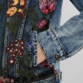 Chaqueta vaquera slim flores