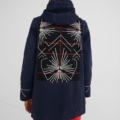 Parka capucha bordados