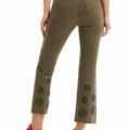 Vaquero flare cropped bordados Desigual