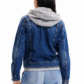Chaqueta vaquera capucha Desigual