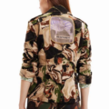 Parka corta camuflaje Desigual