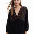 Vestido corto bordados Desigual