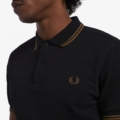 Polo con ribete con dos franjas FRED PERRY
