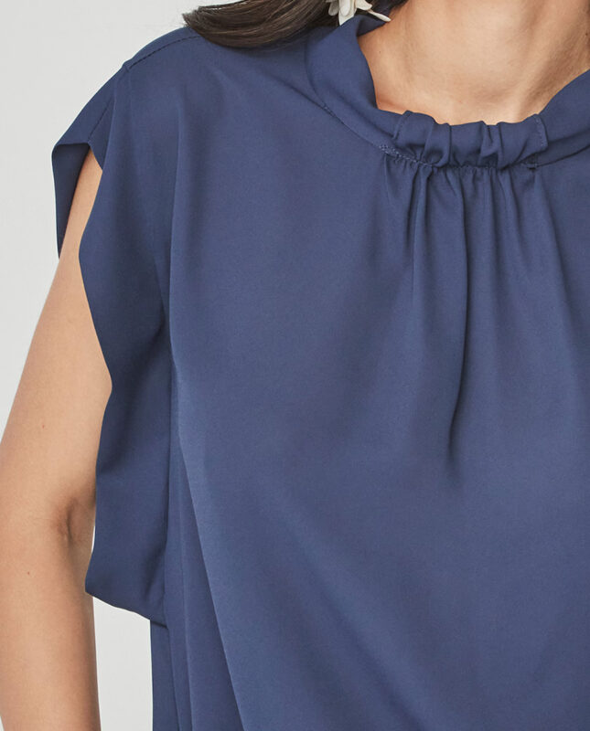 Blusa de mujer sin mangas con frunce en el cuello UNIQUE UNLIMITED