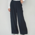 Pantalón ancho de mujer con pinzas en tejido liso UNIQUE UNLIMITED azul marino