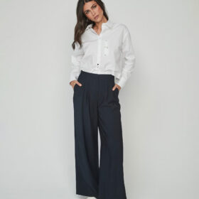 Pantalón ancho de mujer con pinzas en tejido liso UNIQUE UNLIMITED azul marino