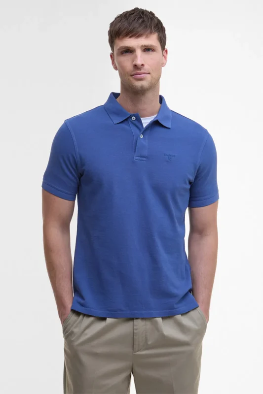 Moda verano 2025: polos Barbour, el clásico que sigue triunfando