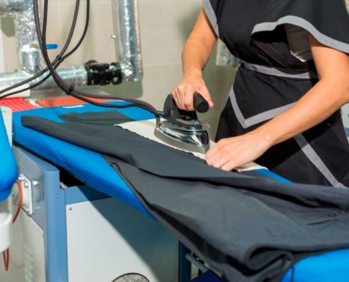 Cómo cuidar tu ropa en verano y evitar los errores típicos