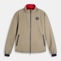 Chaqueta reversible Montecarlo Harper & Neyer Rojo y verde safari - prenda sin modelo, cara verde safari, vista frontal Chaqueta reversible Montecarlo Harper & Neyer Rojo y verde safari - prenda sin modelo, cara verde safari, vista frontal